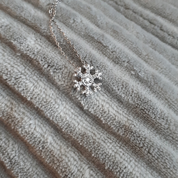 Silver Snowflake Necklace - Picture 1 of 9